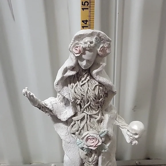 Ashland White and Pink Floral Sculpture. Goth,halloween,holiday, Home Decor - Picture 8 of 12